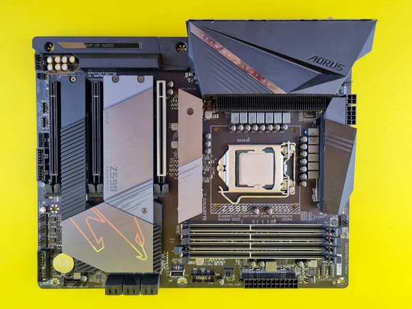 Quelles sont les techniques pour créer des environnements destructibles et interactifs dans les jeux de tir?